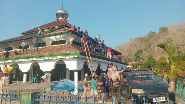 Antusias, Warga Seloto Gotong Royong Siapkan Pembangunan Masjid Baiturrahman